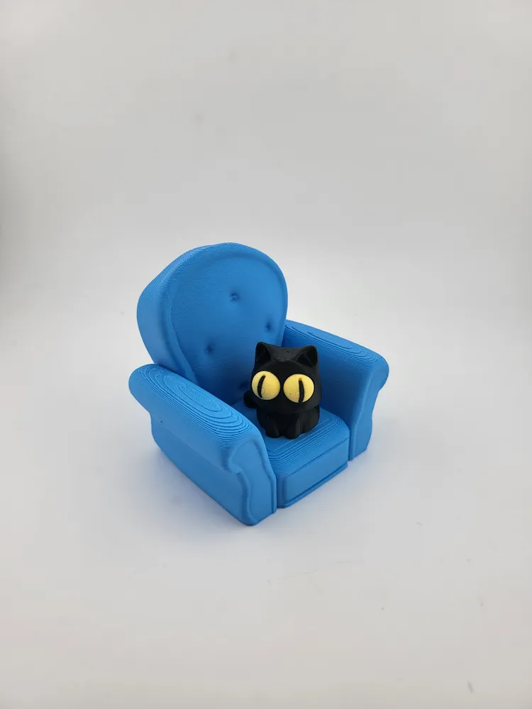 cat on sofa hypnotic NO AMS thumbnail 3