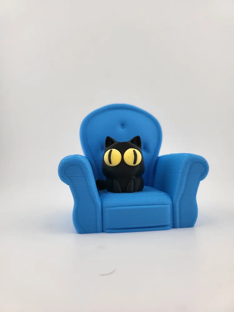 cat on sofa hypnotic NO AMS thumbnail 4