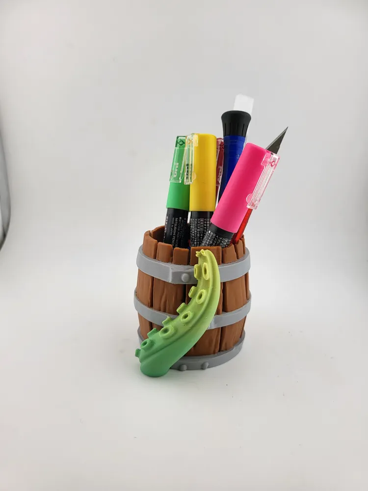 Pen holder in the shape of a barrel with kraken thumbnail 2