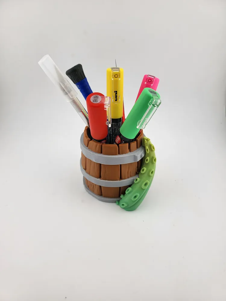 Pen holder in the shape of a barrel with kraken thumbnail 4