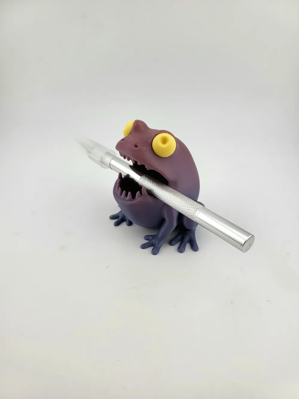 pen holder frog thumbnail 3