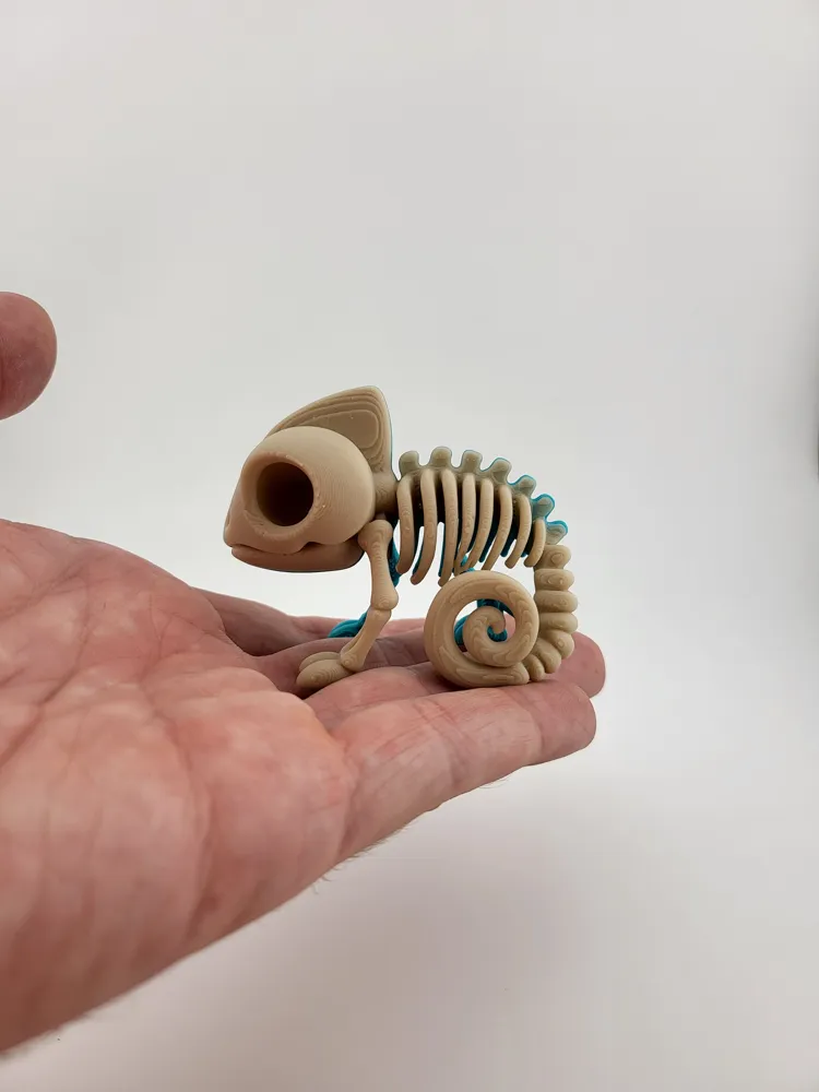 Skeleton Chameleon Figurine for Desk Shelf Decor thumbnail 4