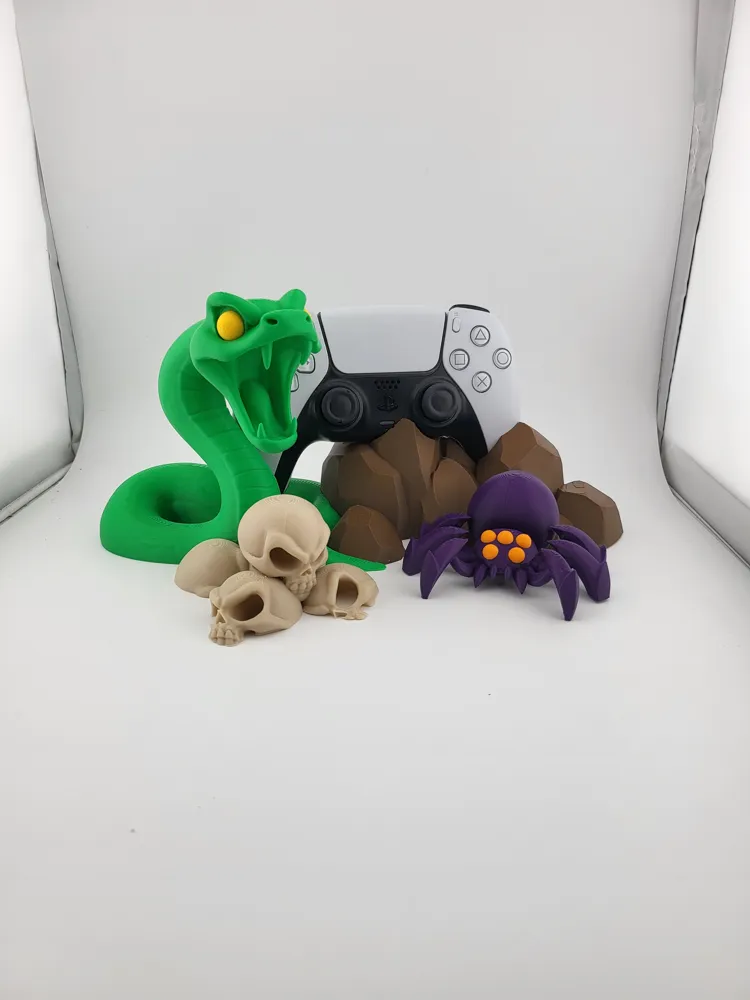 Horror Snake Spider PS5 Controller Stand Diorama thumbnail 3