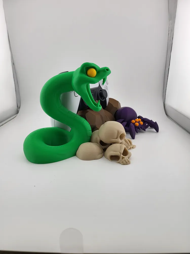 Horror Snake Spider PS5 Controller Stand Diorama thumbnail 4