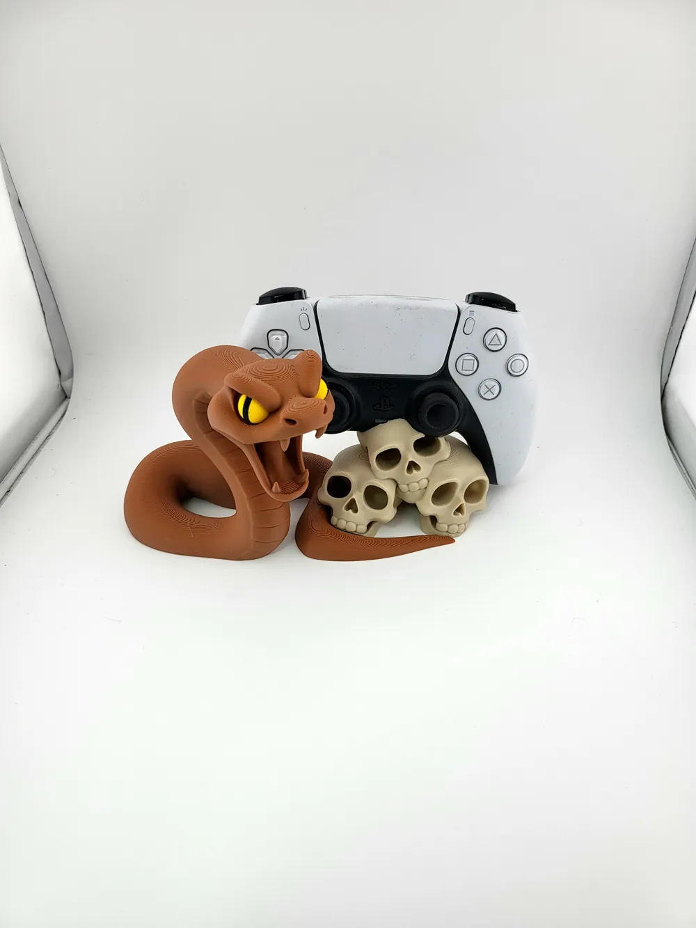 Snake Skull PS5 Controller Holder Horror Diorama thumbnail 2